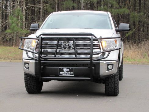 Used 2017 Toyota Tundra SR5 image 10