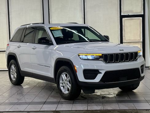 Used 2023 Jeep Grand Cherokee Laredo w/ Luxury Tech Group I AWD/4WD image 1