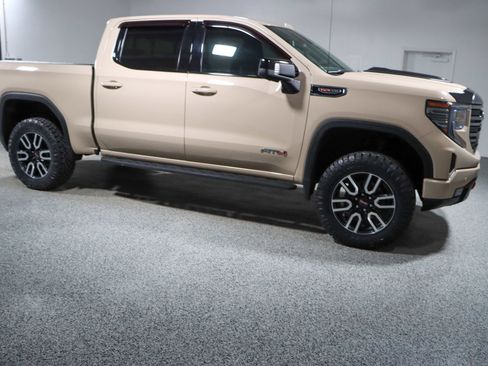 Used 2022 GMC Sierra 1500 AT4 w/ AT4 Premium Package image 7