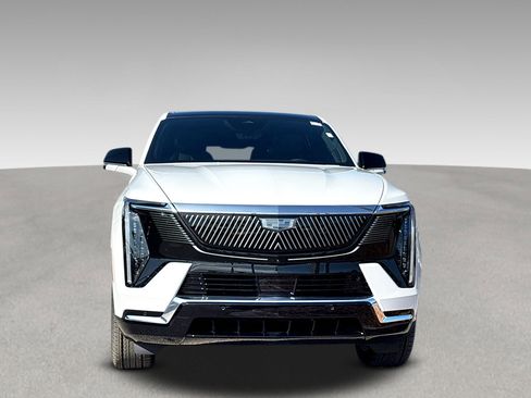 New 2025 Cadillac Escalade IQ Luxury 2 AWD/4WD image 2