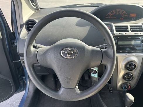Used 2010 Toyota Yaris image 4