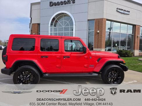 Used 2025 Jeep Wrangler Unlimited Sahara image 1