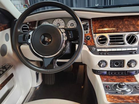 Used 2013 Rolls-Royce Ghost RWD image 16