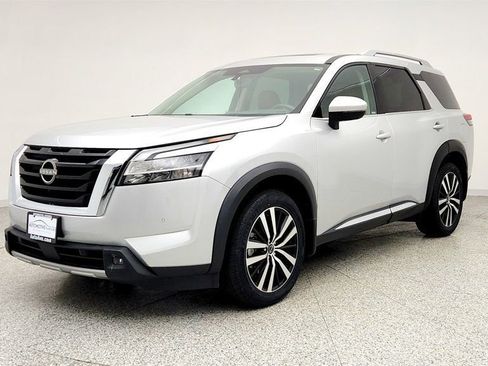 Used 2023 Nissan Pathfinder Platinum image 1