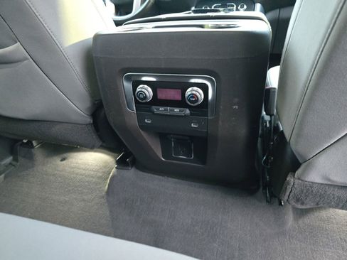 Used 2021 GMC Yukon SLE image 13