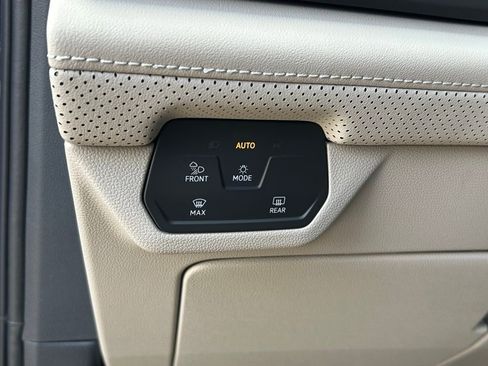New 2026 Volkswagen Atlas SE FWD image 21