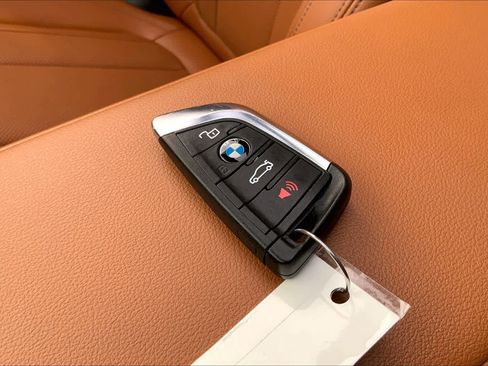 Used 2022 BMW 330i xDrive Sedan w/ Premium Package image 14