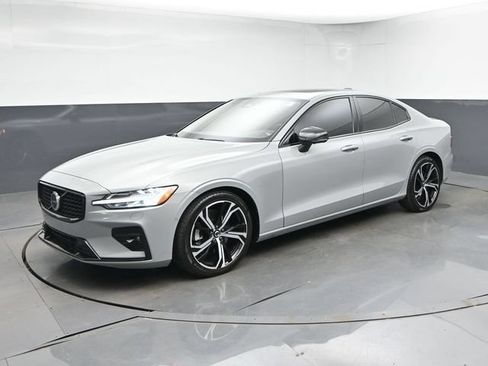 Used 2025 Volvo S60 B5 Plus FWD image 4