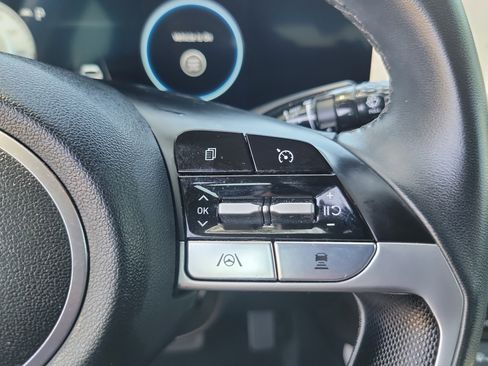 Certified 2023 Hyundai Elantra Limited FWD image 9