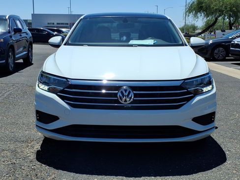 Used 2019 Volkswagen Jetta SE FWD image 2
