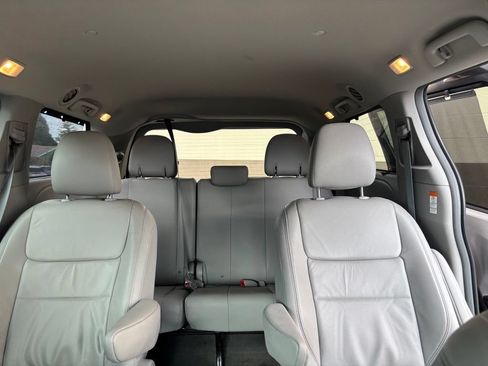 Used 2017 Toyota Sienna XLE w/ XLE Navigation Package AWD/4WD image 31