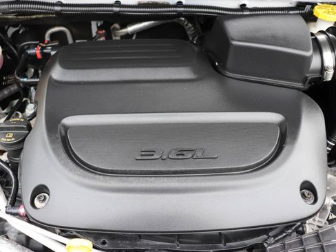 Used 2024 Chrysler Pacifica Touring-L FWD image 58