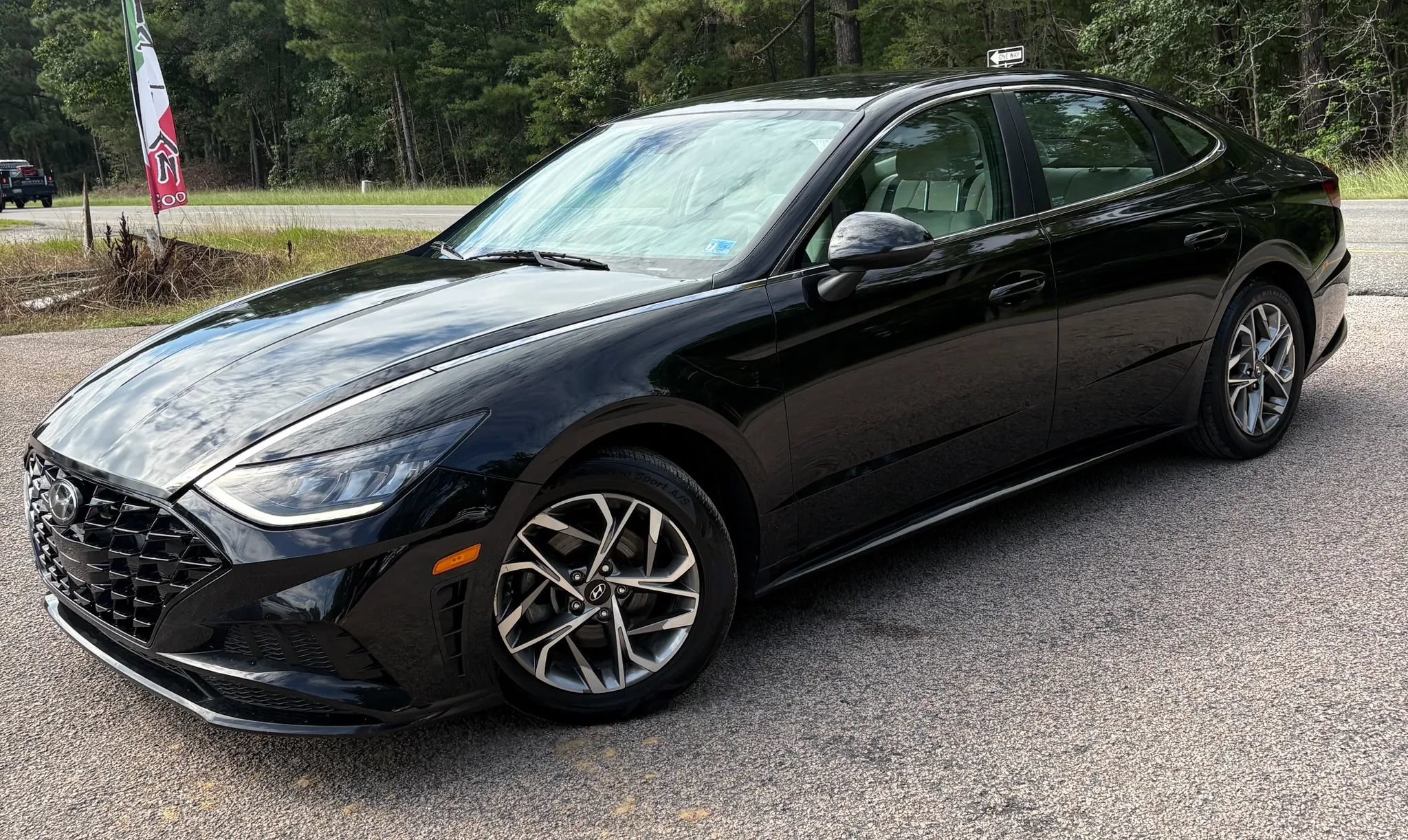 Used 2022 Hyundai Sonata SEL FWD image 2