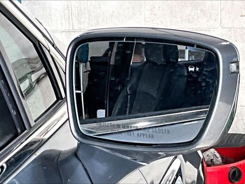 Used 2018 Buick Enclave Essence image 22