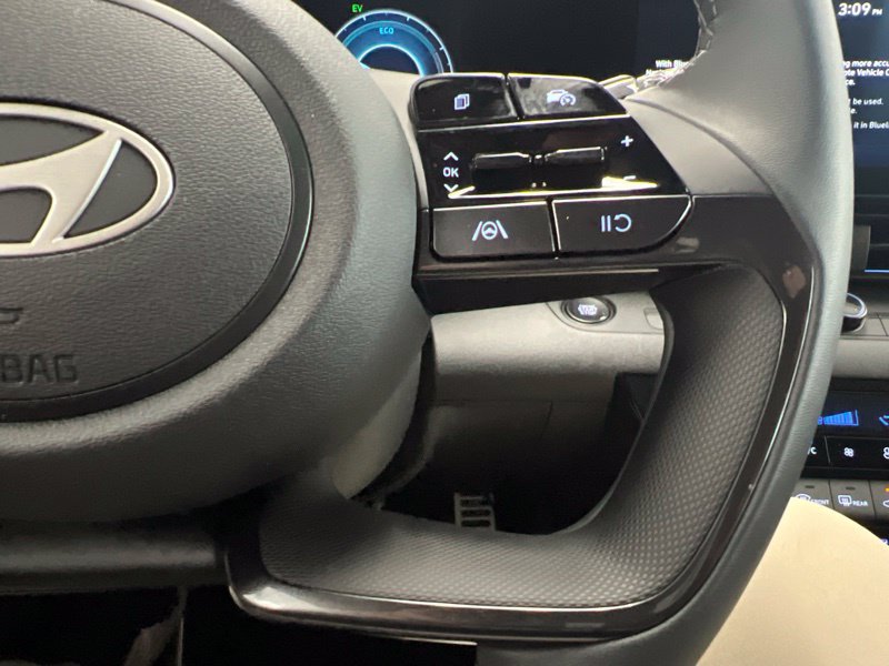 New 2026 Hyundai Elantra SEL FWD image 22