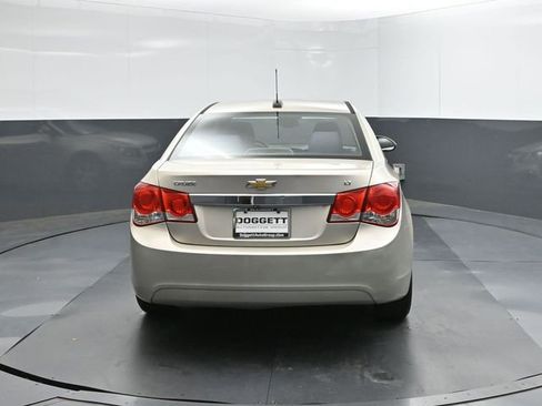 Used 2016 Chevrolet Cruze LT w/ Sun And Sound Package FWD image 8
