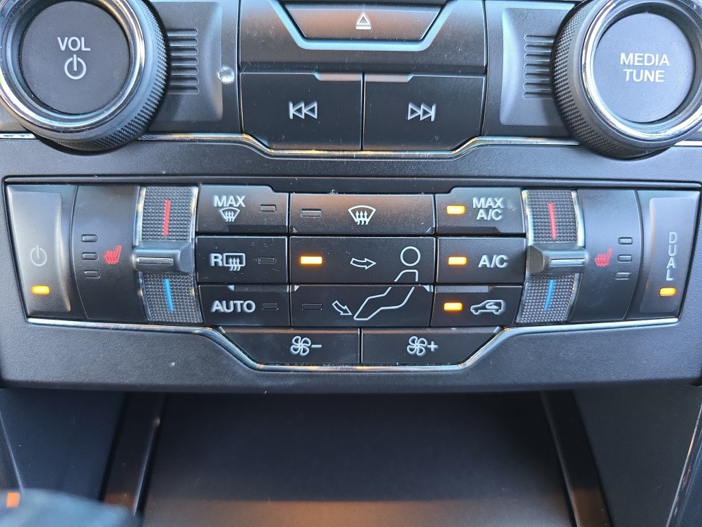 Used 2018 Ford Explorer XLT w/ Equipment Group 202A FWD image 29