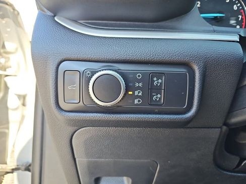 Used 2022 Ford Explorer XLT image 32