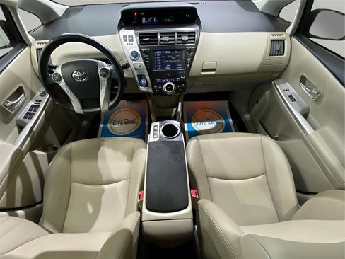 Used 2014 Toyota Prius V Five image 12