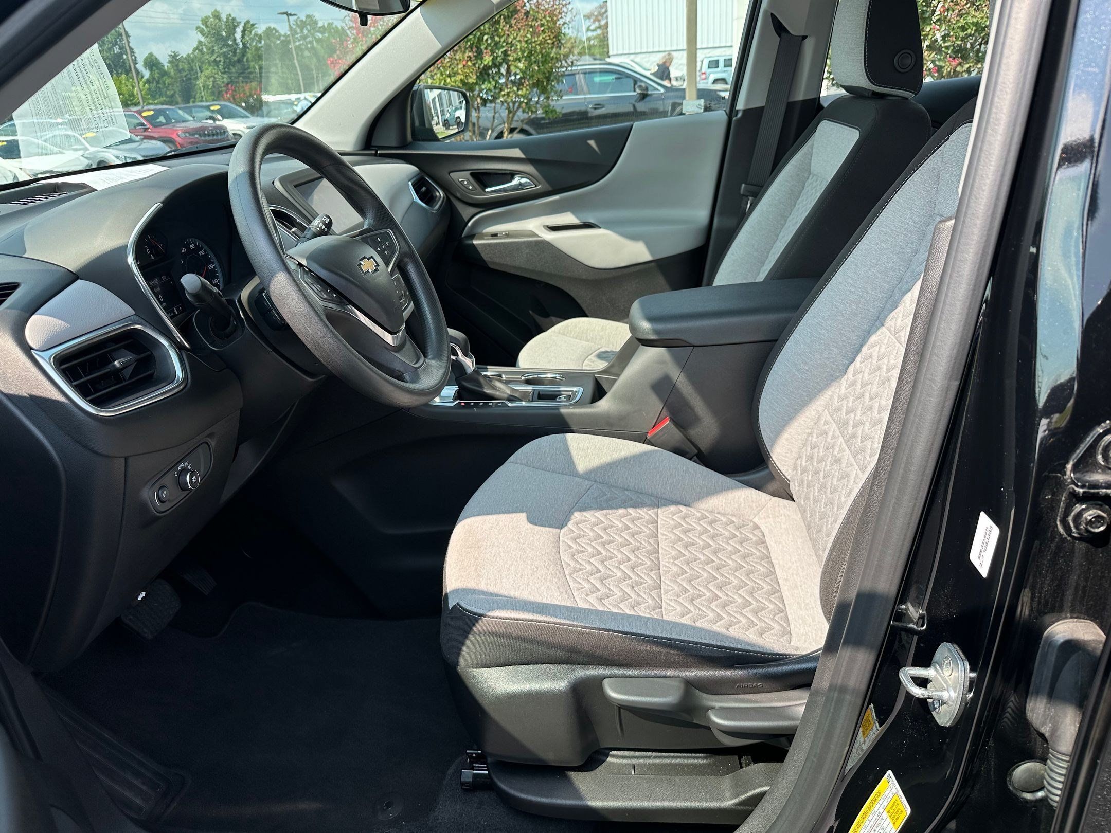 Used 2023 Chevrolet Equinox LS w/ Midnight Edition FWD image 11