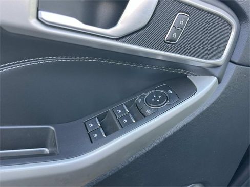 Used 2023 Ford Explorer XLT image 28