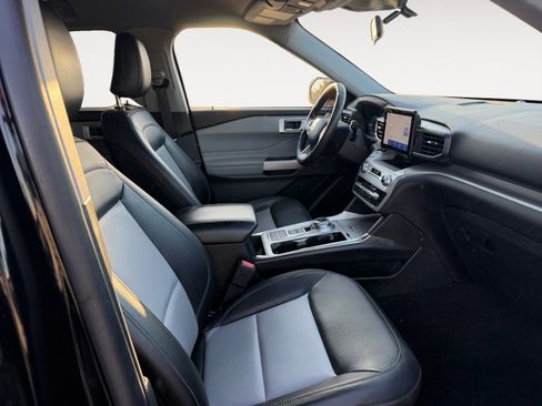 Used 2022 Ford Explorer XLT w/ Equipment Group 202A image 15