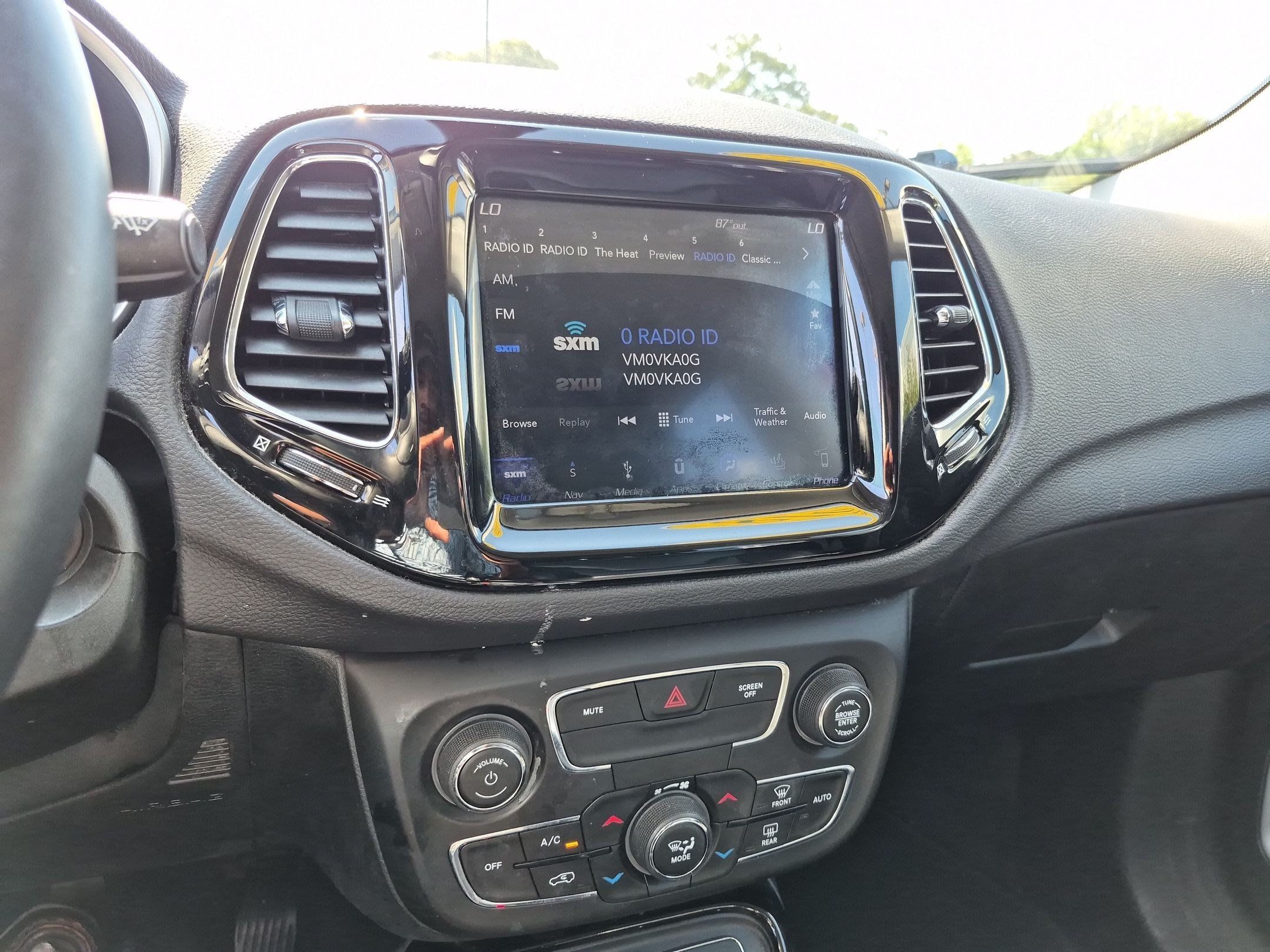 Used 2018 Jeep Compass Limited w/ Navigation Group AWD/4WD image 12