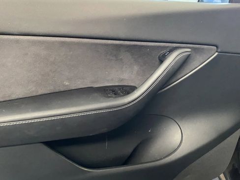 Used 2021 Tesla Model Y Long Range AWD/4WD image 12