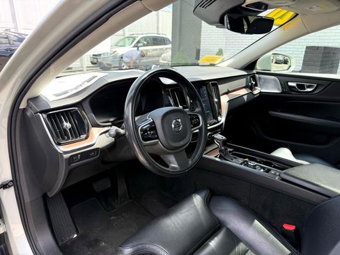 Used 2020 Volvo V60 T5 Cross Country image 18