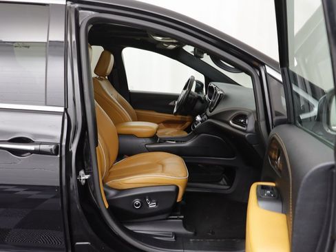 Used 2021 Chrysler Pacifica Pinnacle image 21