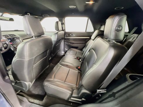 Used 2018 Ford Explorer XLT w/ Equipment Group 202A AWD/4WD image 23