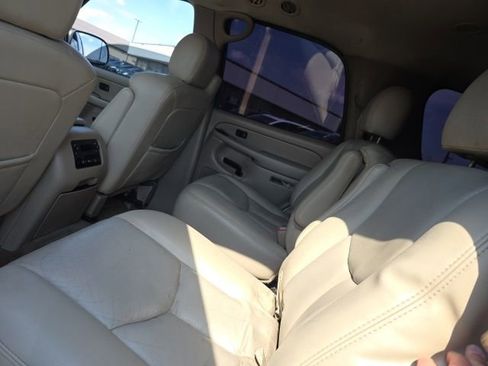 Used 2004 Chevrolet Tahoe Z71 w/ Z71 Preferred Equipment Group AWD/4WD image 27