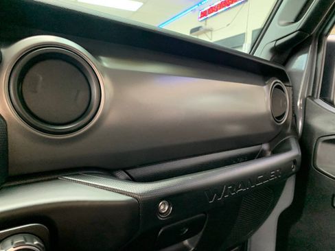 Used 2023 Jeep Wrangler Unlimited w/ Cold Weather Group AWD/4WD image 18