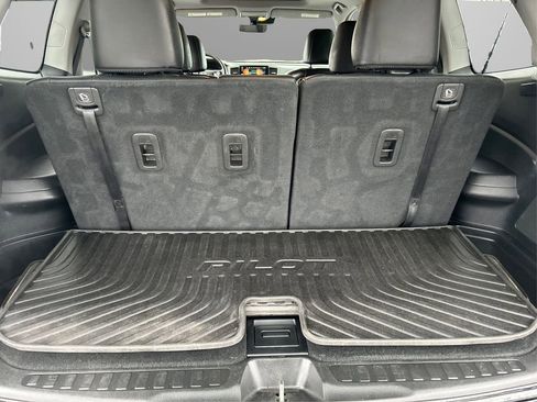 Used 2020 Honda Pilot Touring image 11