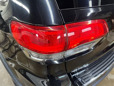 Used 2018 Jeep Grand Cherokee Limited image 22