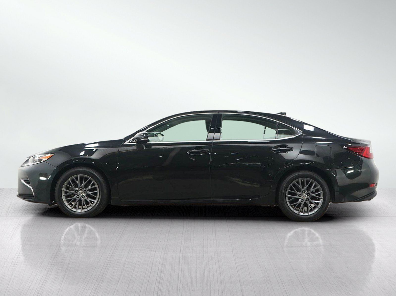 Used 2018 Lexus ES 350 w/ Navigation System Package FWD image 2