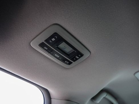 Used 2012 Toyota Sienna XLE FWD image 48