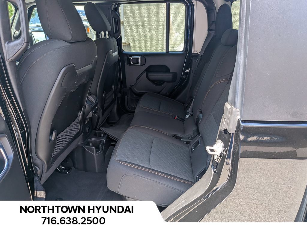 Used 2026 Jeep Gladiator Mojave AWD/4WD image 30