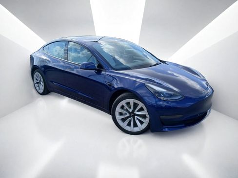 Used 2023 Tesla Model 3 Standard Range RWD image 2