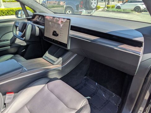Used 2023 Tesla Model X image 28