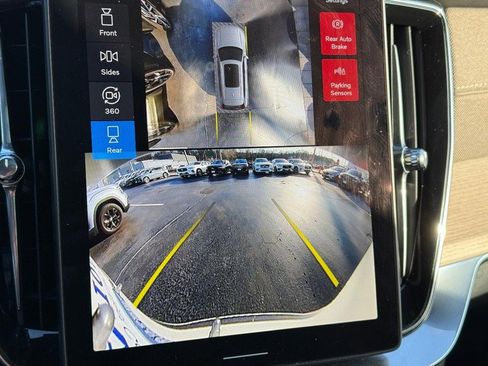 Certified 2025 Volvo XC90 B6 Plus image 21