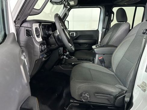 Used 2024 Jeep Wrangler Unlimited Sahara AWD/4WD image 11