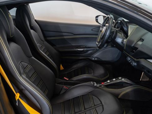 Used 2017 Ferrari 488 GTB image 7