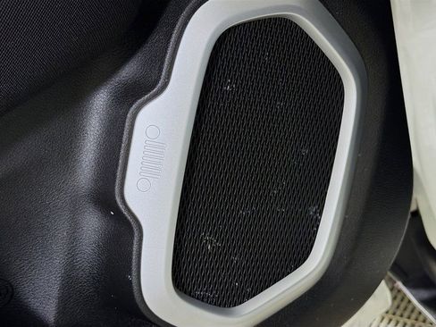 Used 2019 Jeep Renegade Latitude image 21