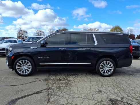 Used 2023 GMC Yukon XL Denali image 2