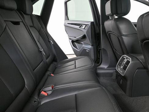 Used 2026 Porsche Macan AWD/4WD image 21