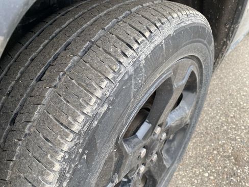 Used 2020 Jeep Grand Cherokee Laredo AWD/4WD image 24