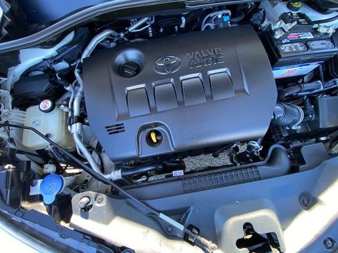 Used 2021 Toyota C-HR LE image 29