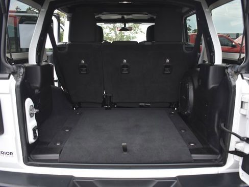 Used 2018 Jeep Wrangler Unlimited Sahara image 16