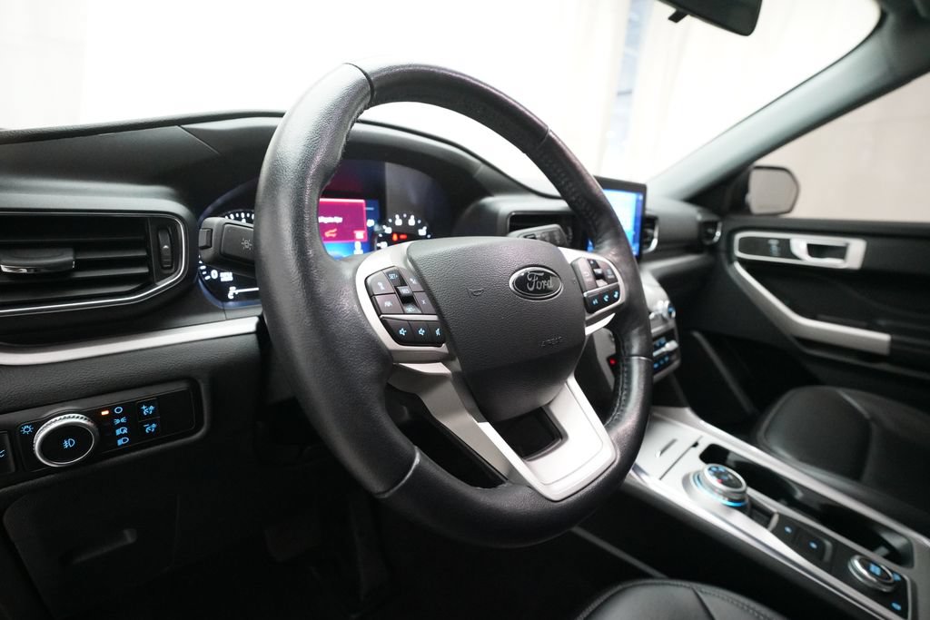 Used 2023 Ford Explorer XLT AWD/4WD image 8